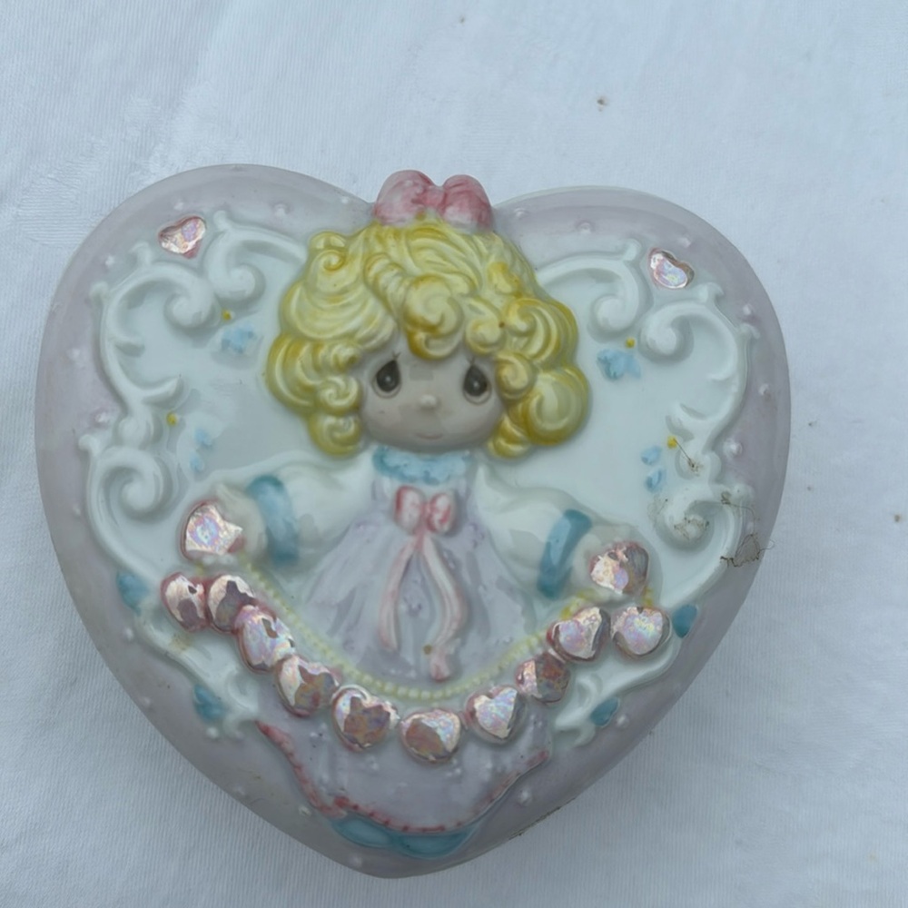 Precious Moments - 158941 - Heart Shaped Covered Box